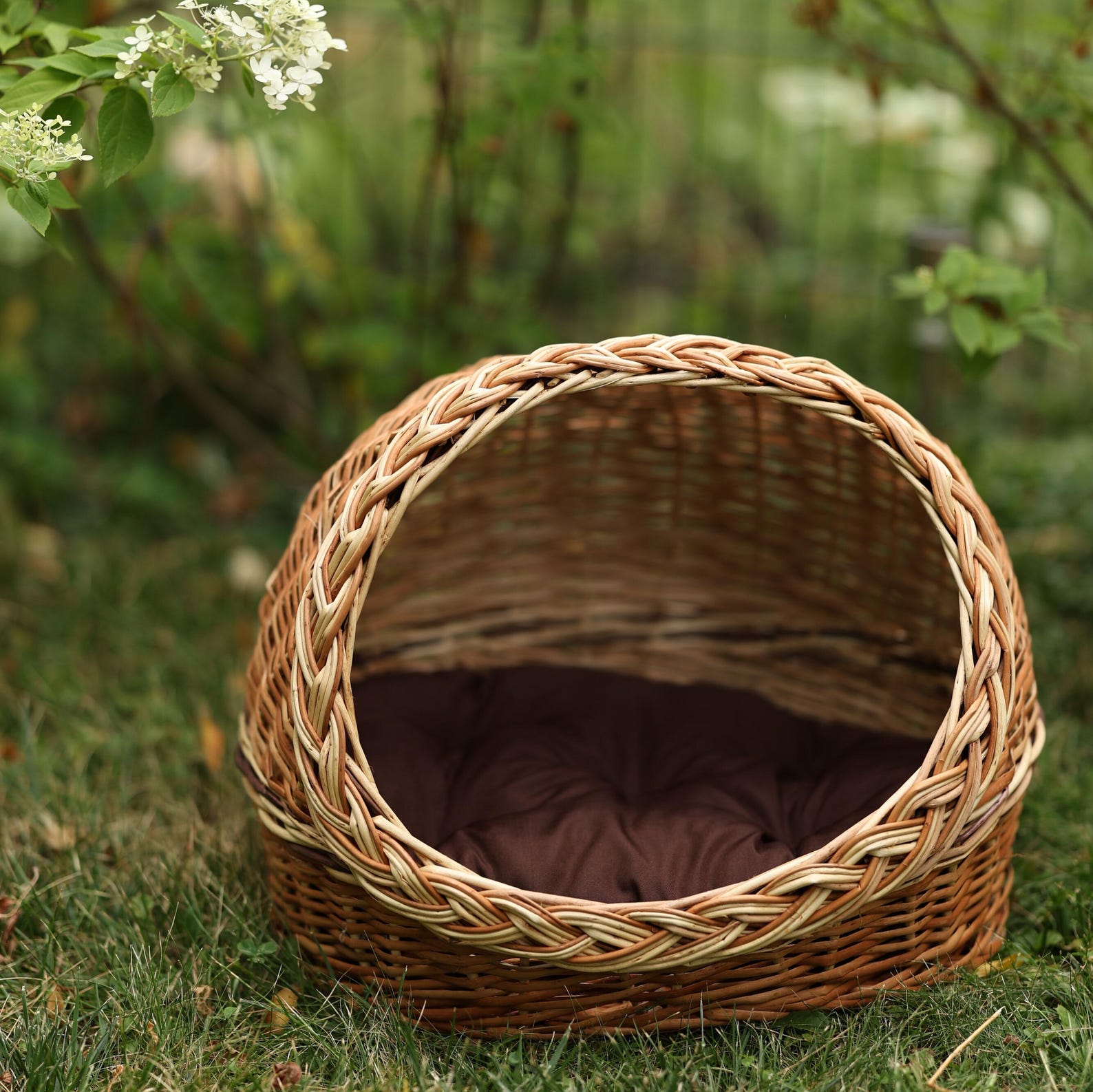 ChonkyNest Natural Wicker Cat Bed - Handcrafted Pet Basket with Soft Cushion